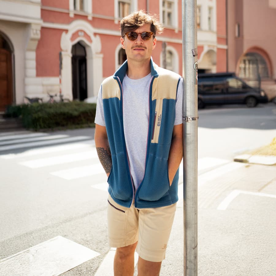 991_1b3d60ab9a-448-23_219-230_canyon_fleece_vest_pebble_shorts-square